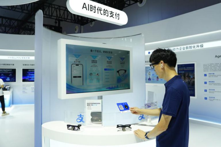 AI眼镜的成人礼在于支付