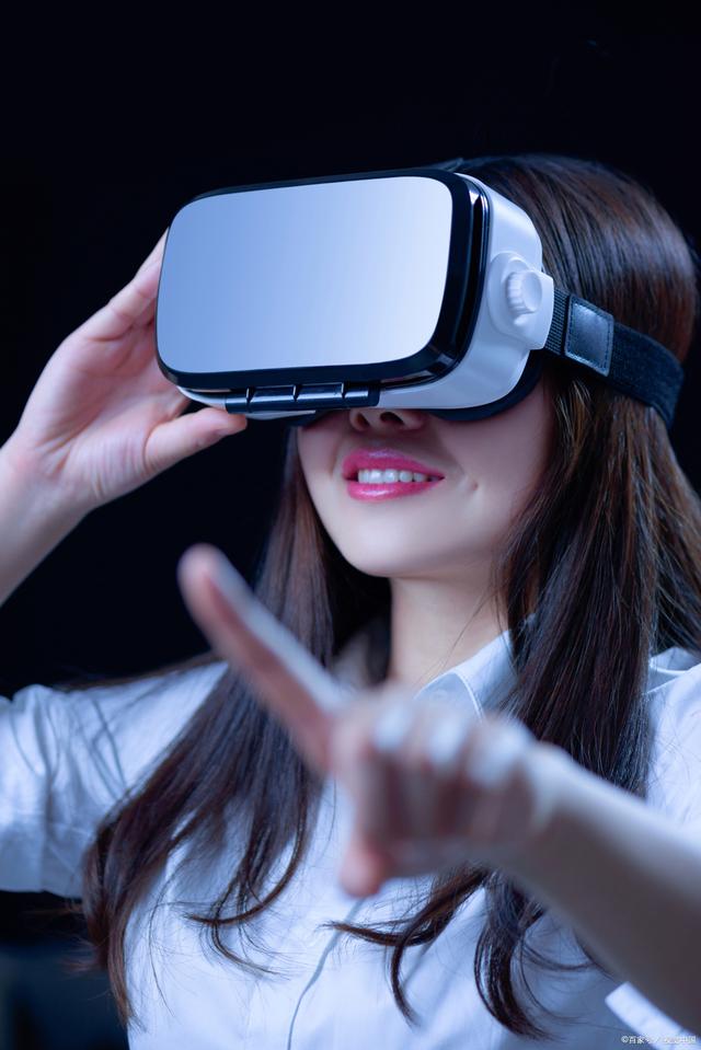 2025年，AI眼镜走下神坛